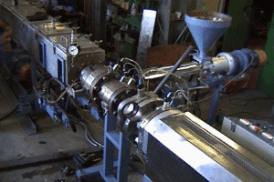 Экструзионная головка для производства одно- и многослойных труб и оболочек из термопластов